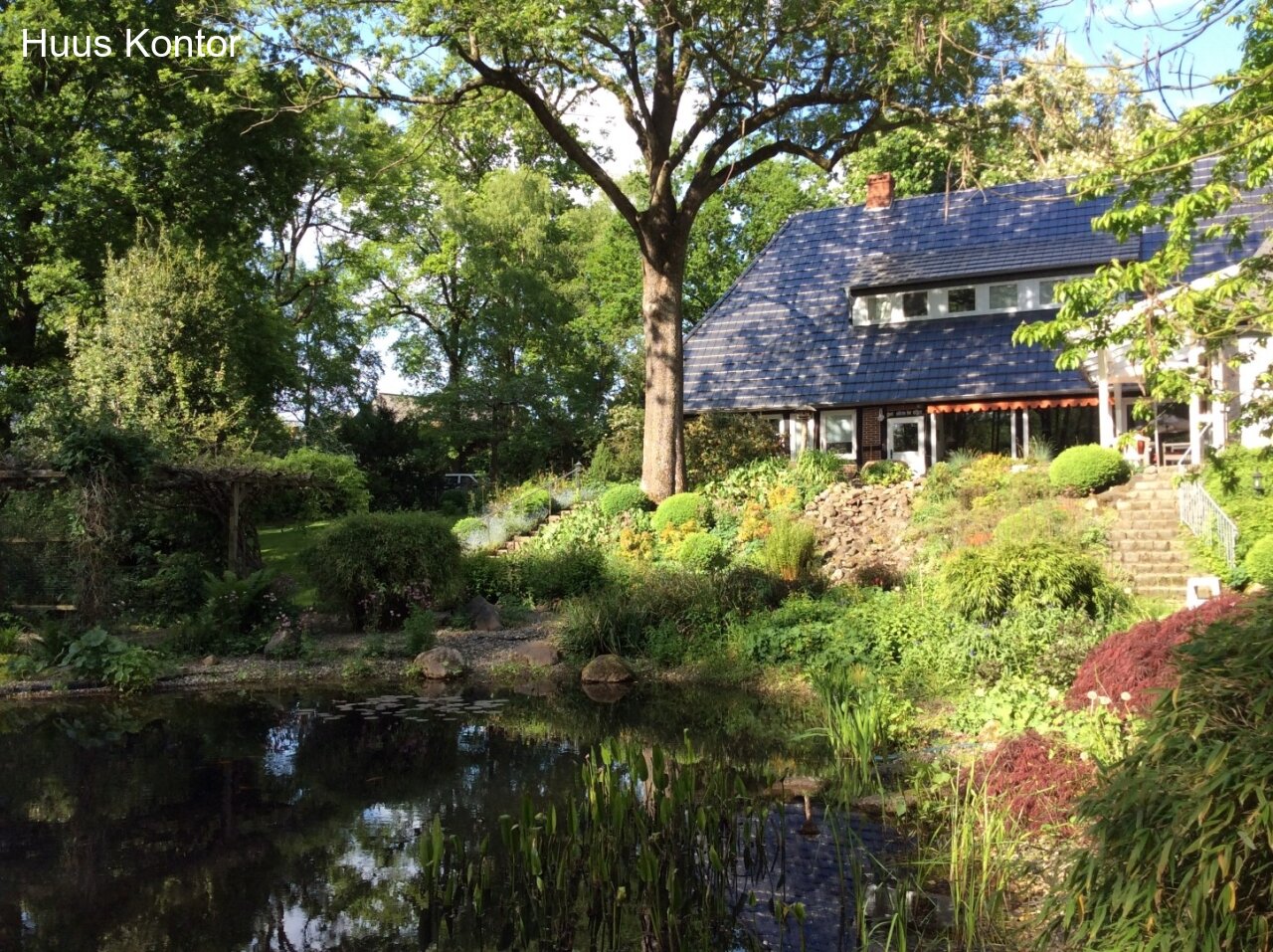 Außenansicht Garten Teich