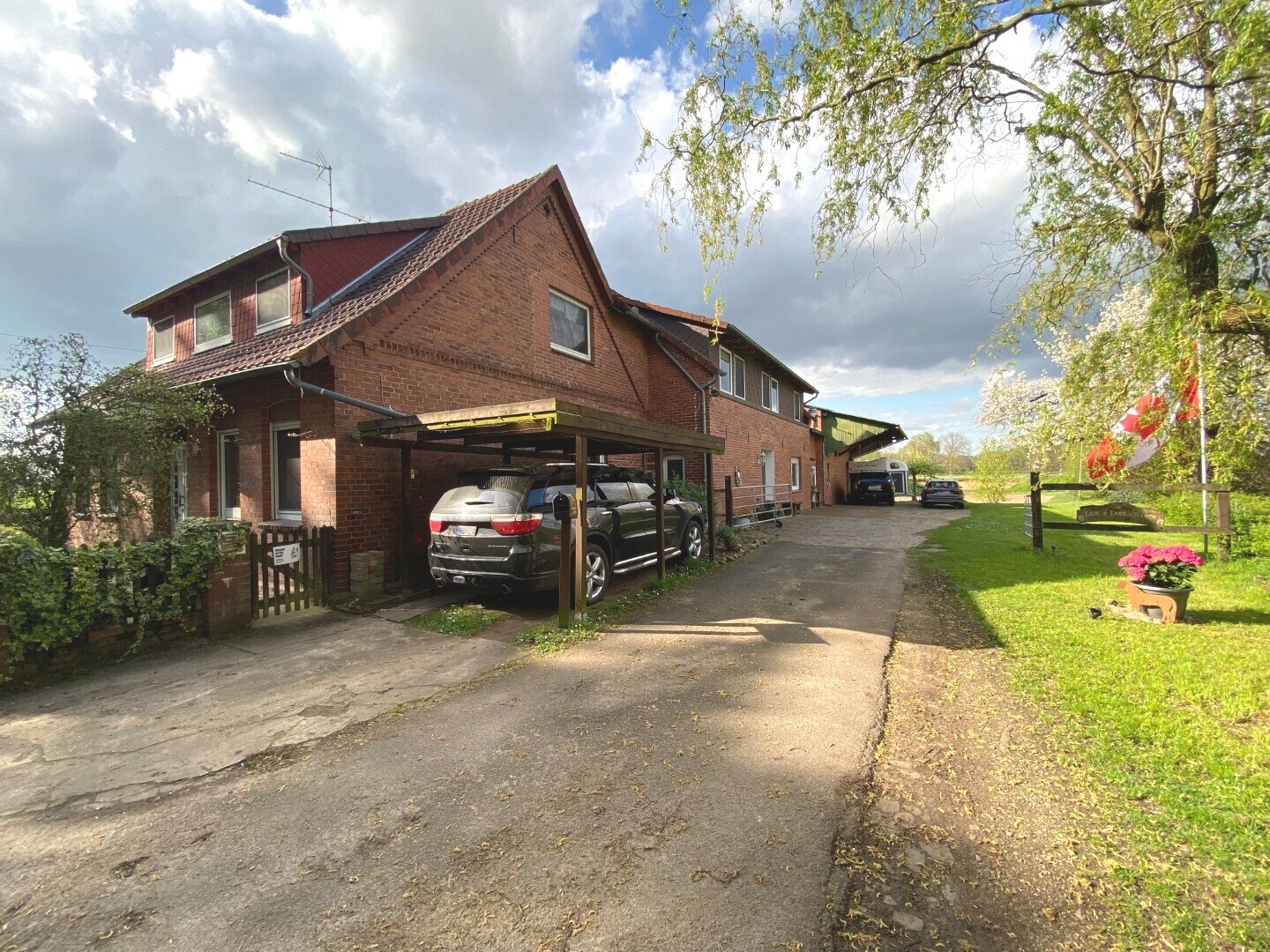 Außenansicht Hofseite Carport