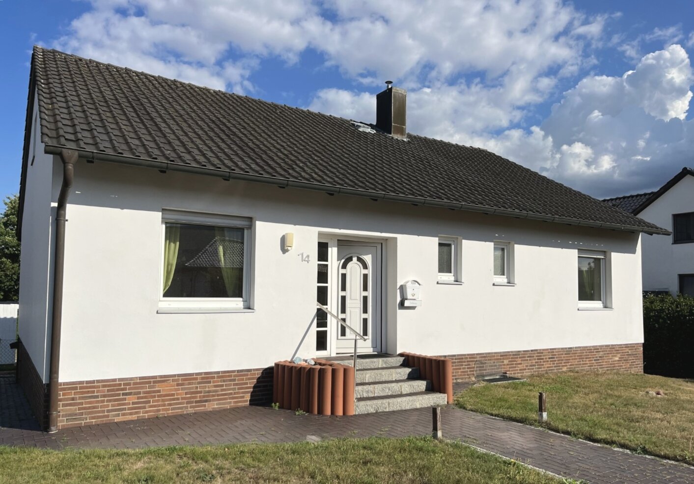 Aussenansicht Strassenseite schräg 2