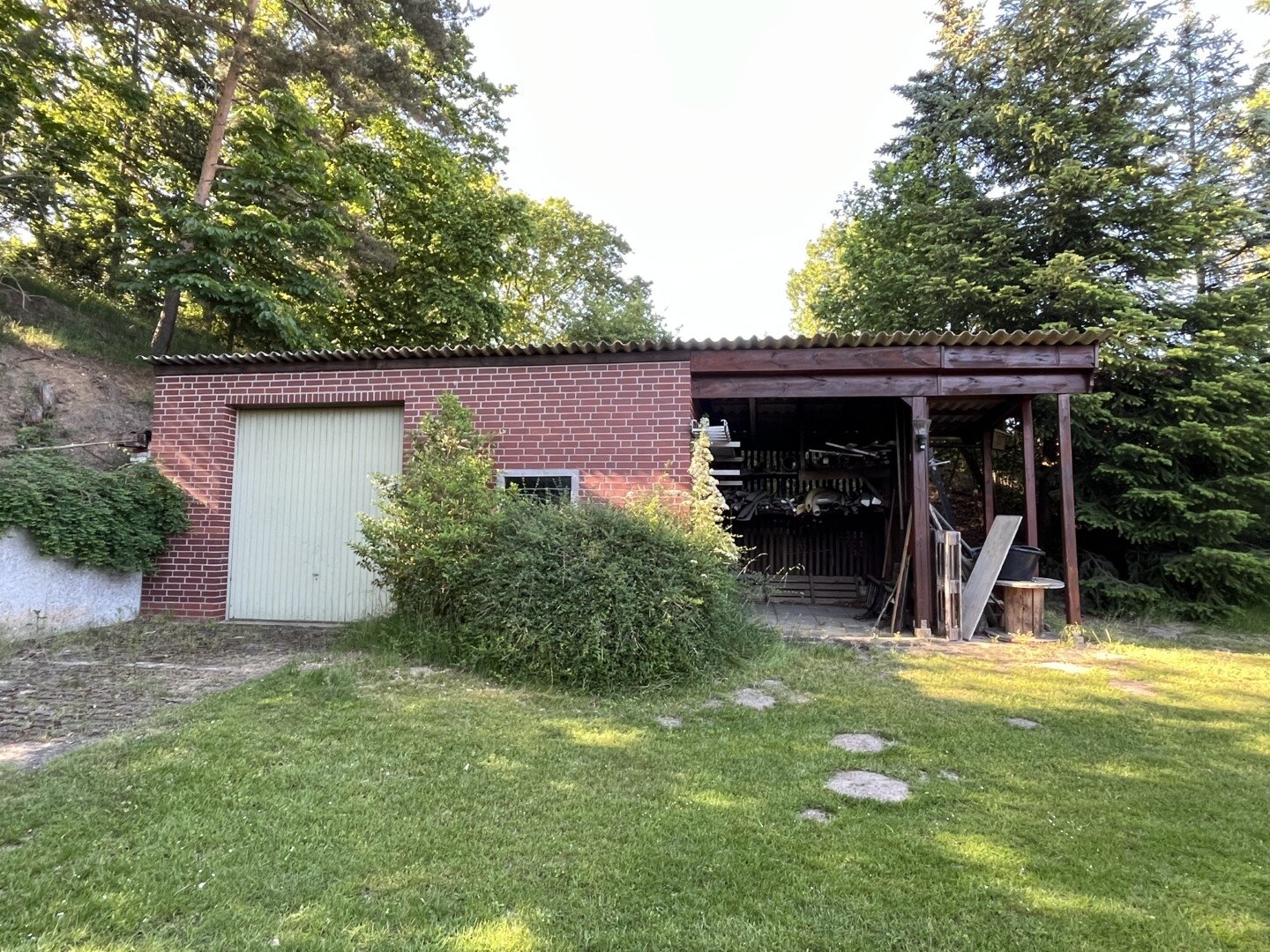 Hochgarage und Carport Hochgarage und Carport