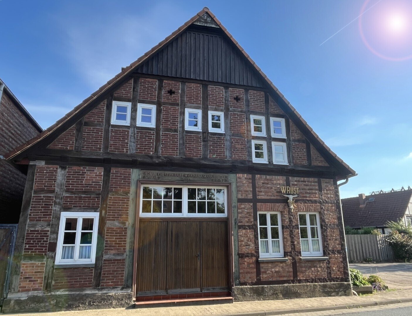 Giebelansicht Straßenseite Giebelansicht Straßenseite