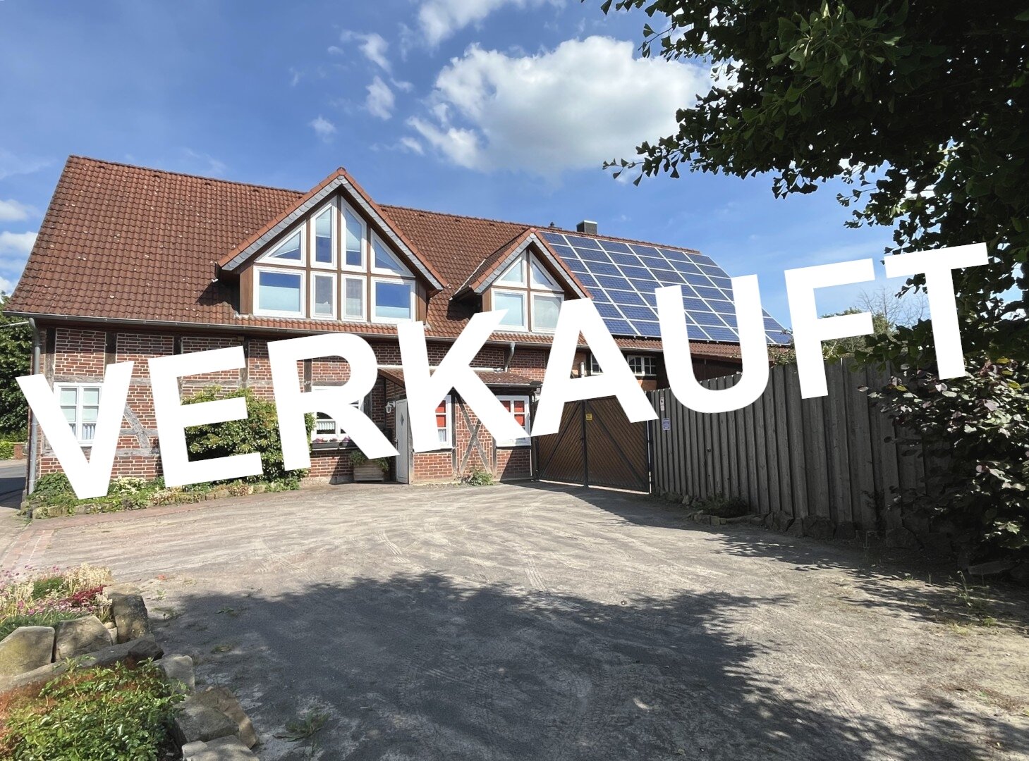 Hagenburg: ***Schöner wohnen in Hagenburg! Top gepflegtes Fachwerkhaus mit modern ausgebautem Dachgeschoss + Werkstatt*** 