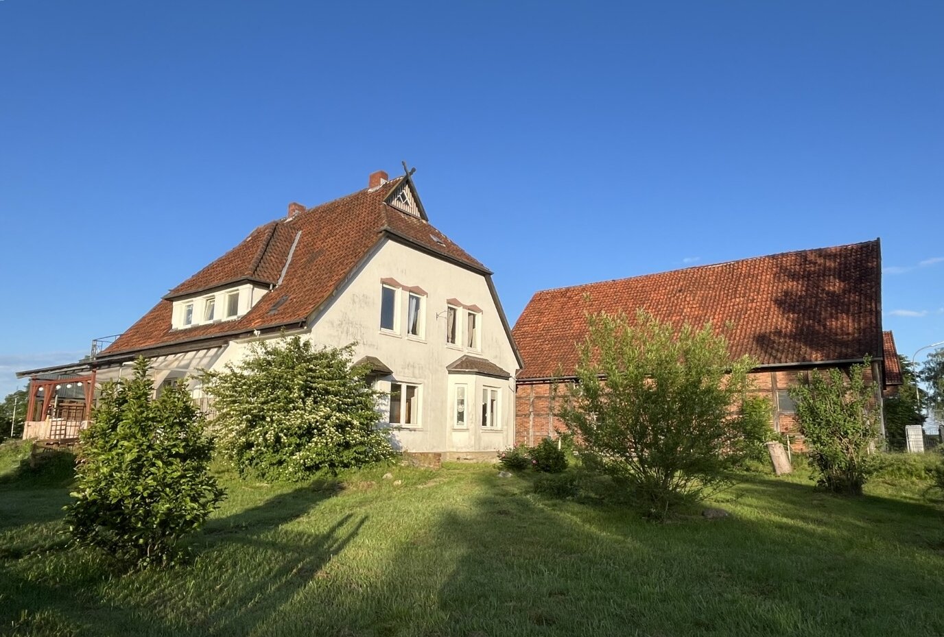 Außenansicht Strassenseite Außenansicht Strassenseite
